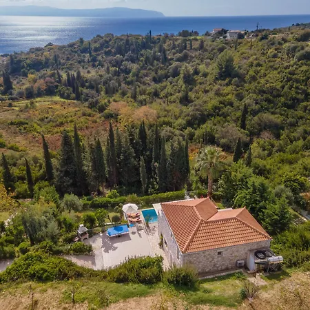 Mounda Apollon Vilă *